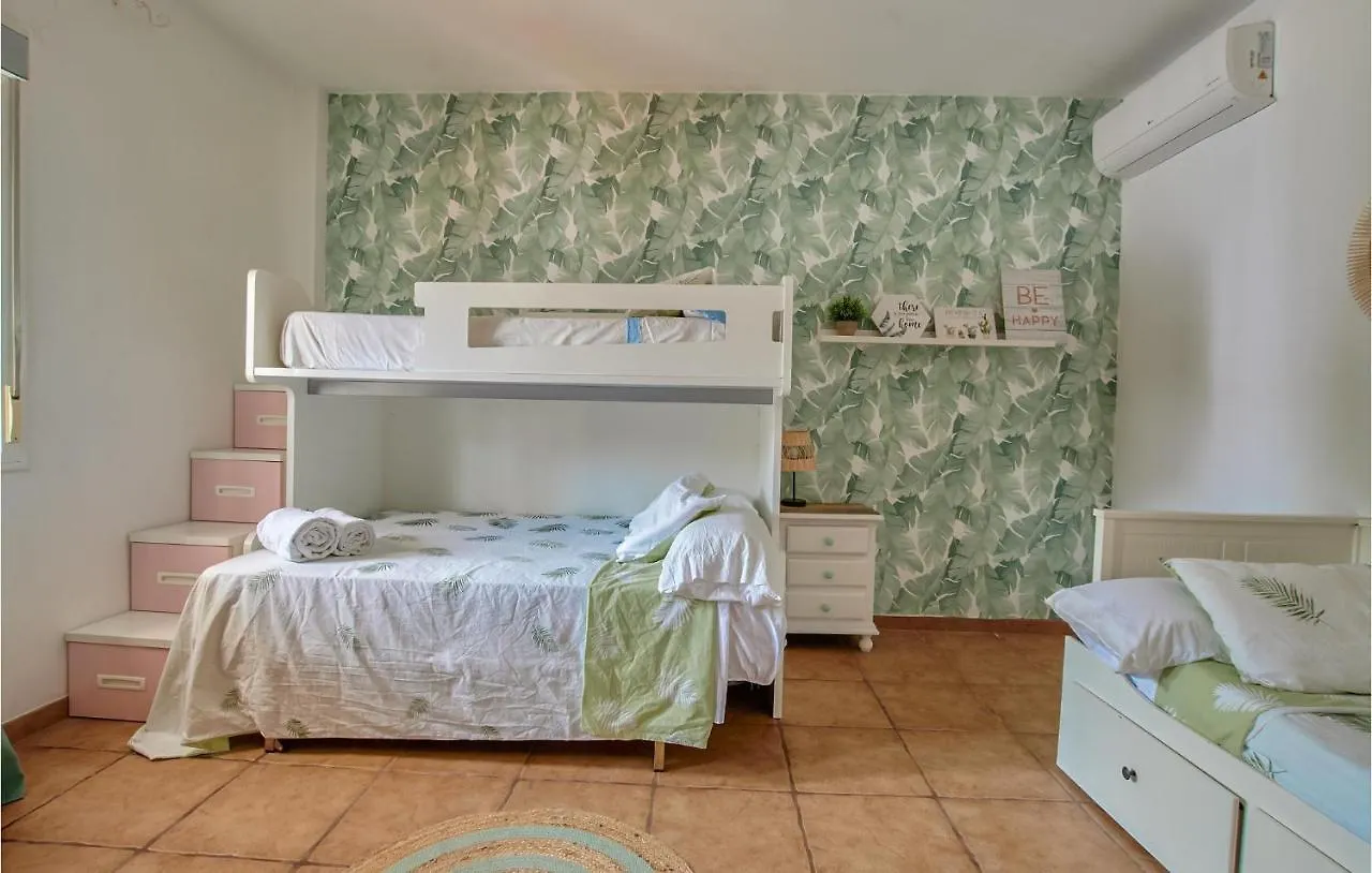 Nice Home In La Carlota With Kitchenette Espagne
