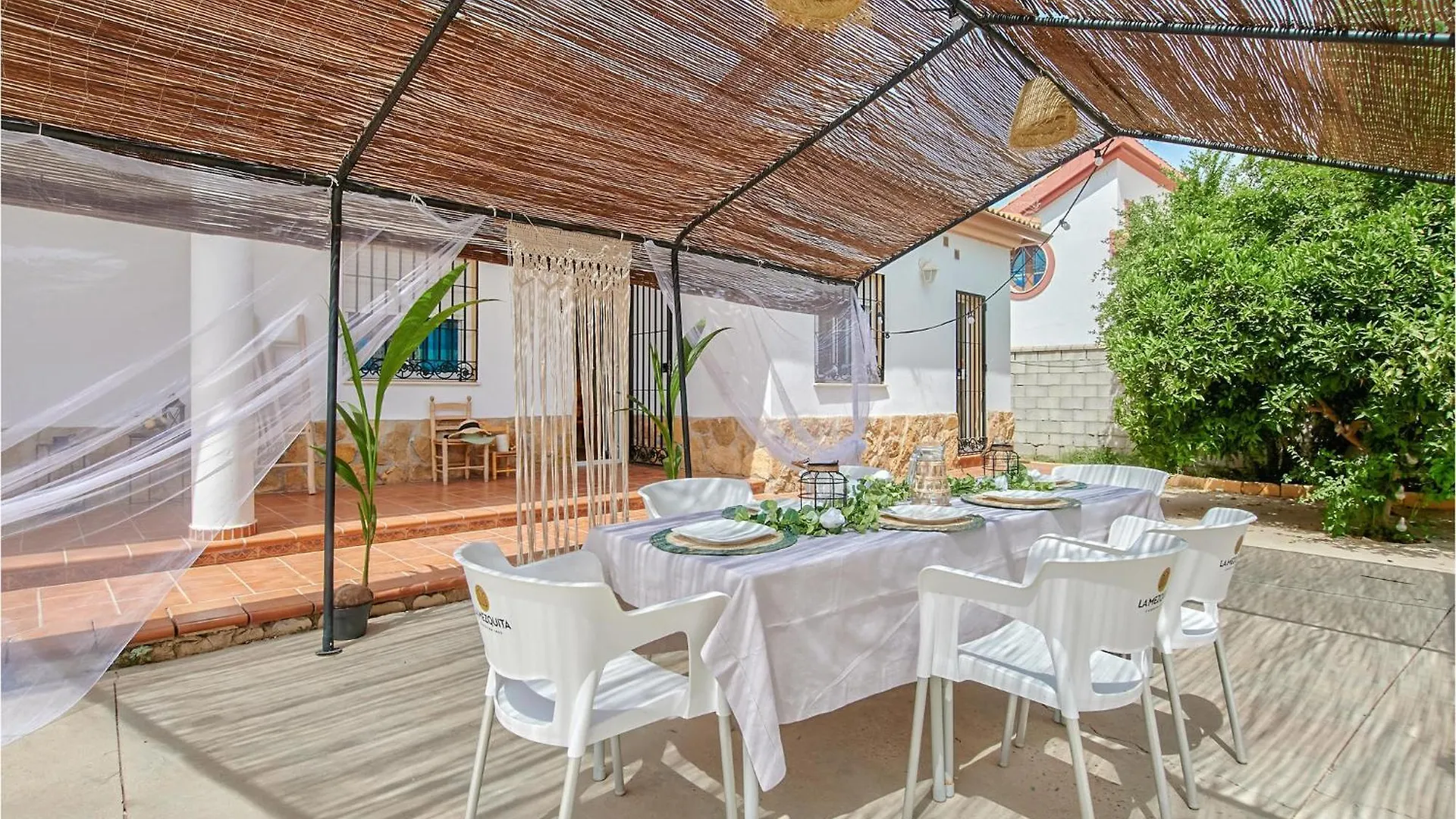 Nice Home In La Carlota With Kitchenette Espagne
